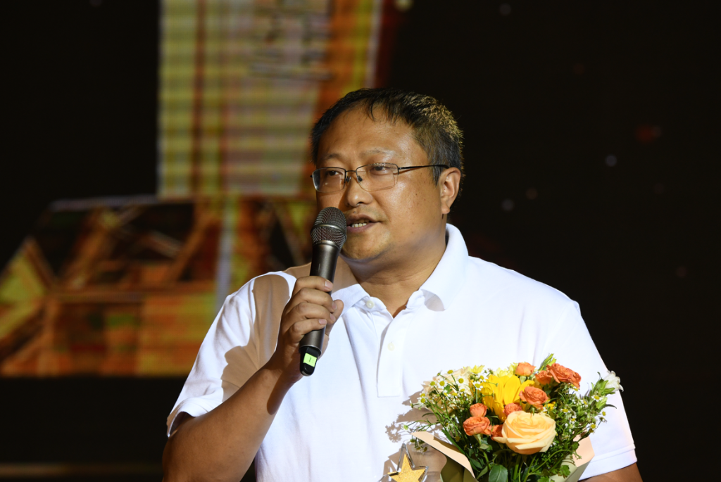 yyyyyy 奉献之星 袁小冬